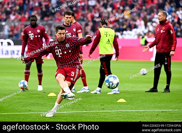 23 April 2022, Bavaria, Munich: Soccer: Bundesliga, Bayern Munich - Borussia Dortmund, Matchday 31, Allianz Arena. Munich's Robert Lewandowsky warming up