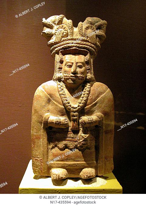 Figurine (late classic period, 550 - 900 A.D.), Maya sculpture in museum. Mérida, Yucatán. Mexico