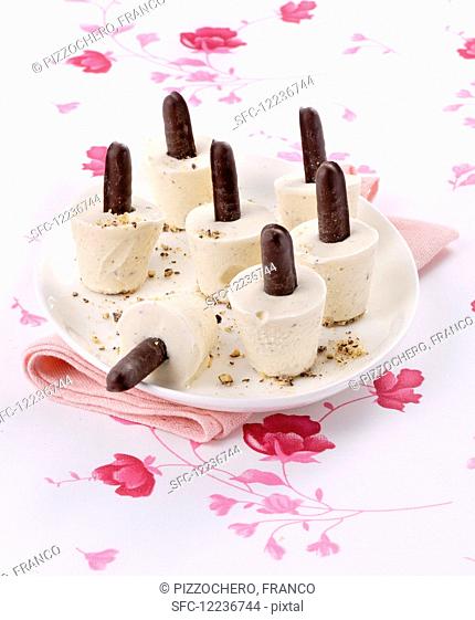Gelatini mignon (vanilla ice cream with chocolate sticks)