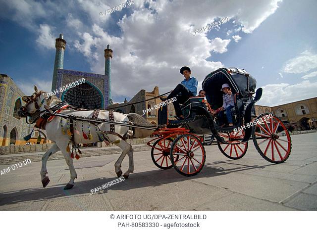 A carriage with tourists seen in front of the Shah Mosque in Isfahan, Iran, 19 May 2016. Photo: CANDY WELZ/dpa | usage worldwide