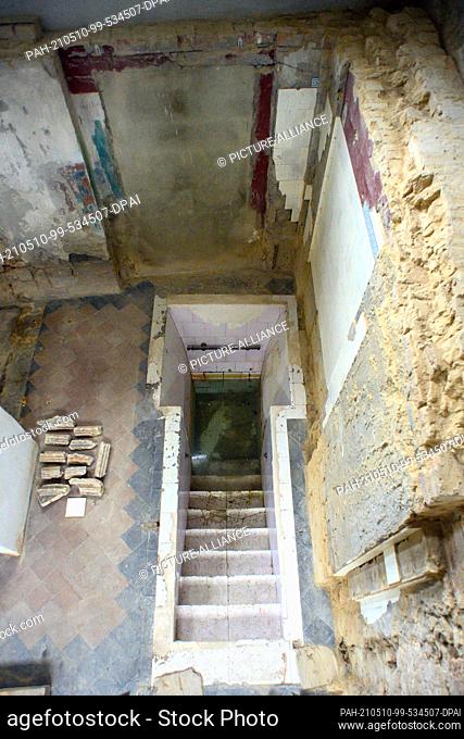 05 May 2021, Saxony-Anhalt, Halberstadt: Remains of the historical ritual immersion bath in the Mikwenhaus. In Halberstadt