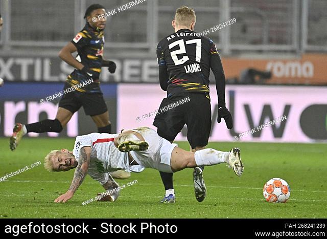 Niklas DORSCH (FC Augsburg) attacks Konrad LAIMER (L) in a rustic way, action, duels. Soccer 1. Bundesliga season 2021/2022, 16th matchday, matchday16