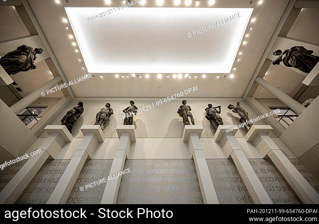 ATTENTION: EMBARGOED FOR PUBLICATION UNTIL 12 DECEMBER 00:00 GMT! FREI FÌR SAMSTAGAUSGABE - 08 December 2020, Berlin: The sculpture hall with antique sculptures...