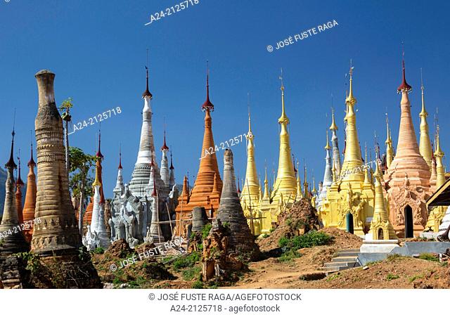 Myanmar , , Indeinn , Stupas'hill above Inle Lake