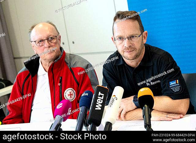 24 October 2023, Lower Saxony, Cuxhaven: Robby Renner (r), head of Havariekommando, and Michael Ippich of the German Maritime Search and Rescue Service