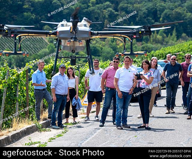 29 July 2022, Rhineland-Palatinate, Klüsserath: Rhineland-Palatinate's Minister of Agriculture Daniela Schmitt (FDP) pilots a drone with the support of drone...