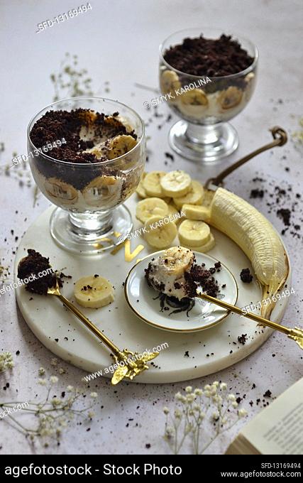 Banana dessert with brownie in glass bowls