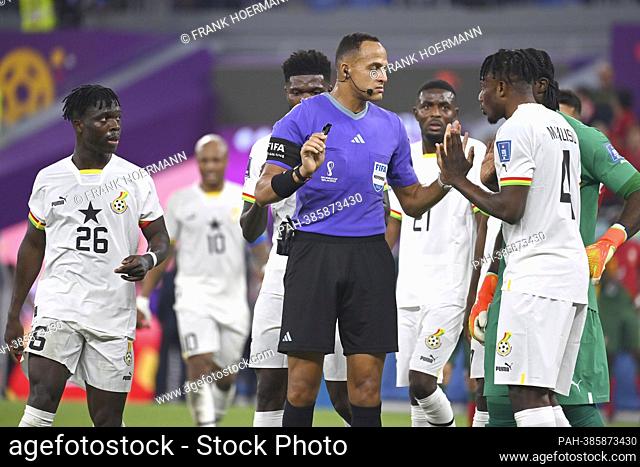 Ghana players complain to referee Ismail ELFATH.Re:SALISU Mohammed (GHA), li:ALIDU Seidu (GHA). Portugal (POR) - Ghana (GHA) 3-2 Group Stage Group H on 24