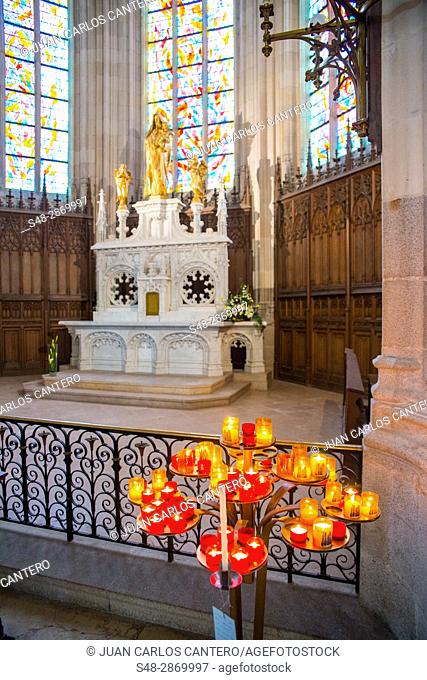 Interior de la Catedral de San Pedro en Nantes. Paises del Loira. Francia. Europa