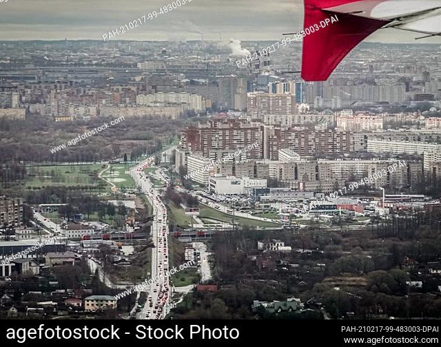 04 November 2019, Russia, St. Petersburg: View of the city area from an airplane. Photo: Jan Woitas/dpa-Zentralbild/ZB. - St. Petersburg/Russia