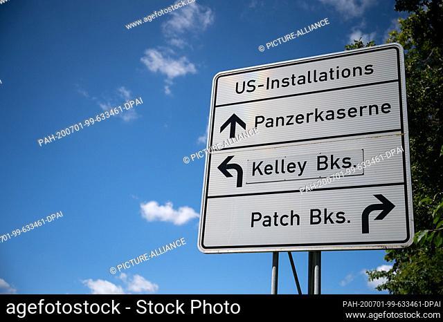 01 July 2020, Baden-Wuerttemberg, Stuttgart: A sign with the inscription ""US-Installations"", ""Panzerkaserne"", ""Kelly Bks."" and ""Patch Bks