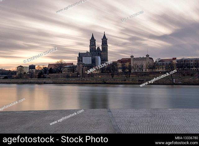 Germany, Saxony-Anhalt, Magdeburg, storm clouds pull over the Magdeburg Cathedral