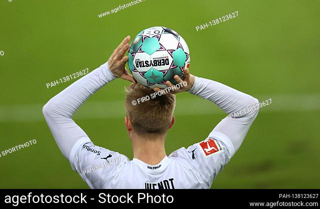 firo: 12.12.2020 soccer ball, 1st Bundesliga, season 2020/2021, Borussia Mv? nchengladbach, Gladbach - Hertha BSC Berlin 1: 1 throw-in, Oscar Wendt, vfL, backer