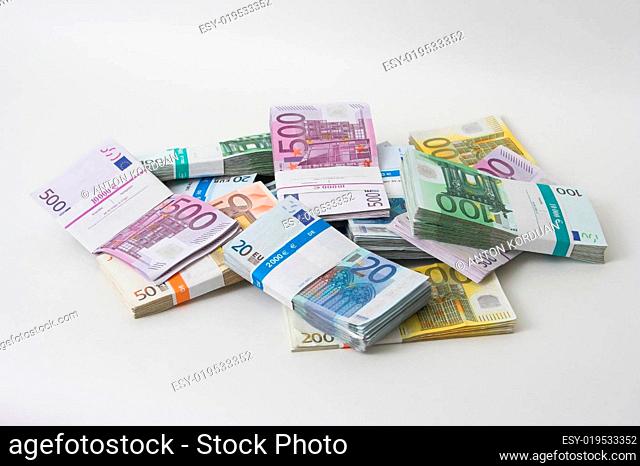 Geldbündel-Berg (ca. 80.000€)