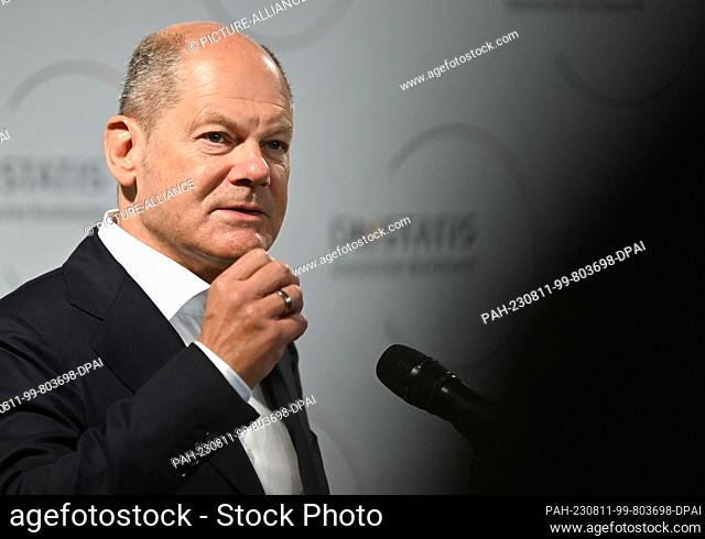 11 August 2023, Hesse, Wiesbaden: Chancellor Olaf Scholz (SPD) makes a statement following talks with the President of the Federal Statistical Office (Destatis)