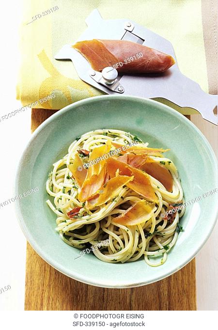 Spaghetti con la bottarga Spaghetti with fish roe, Italy