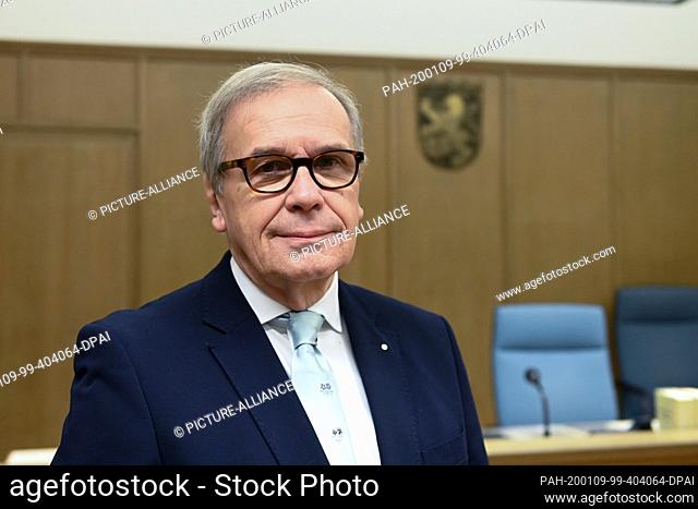 09 January 2020, Hessen, Schwalmstadt: Attorney Karl-Christian Schelzke is about to begin his trial in the hall of the district court