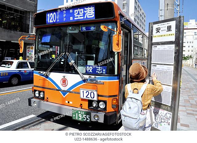 Naha (Japan): bus stop along Kokusai-dori