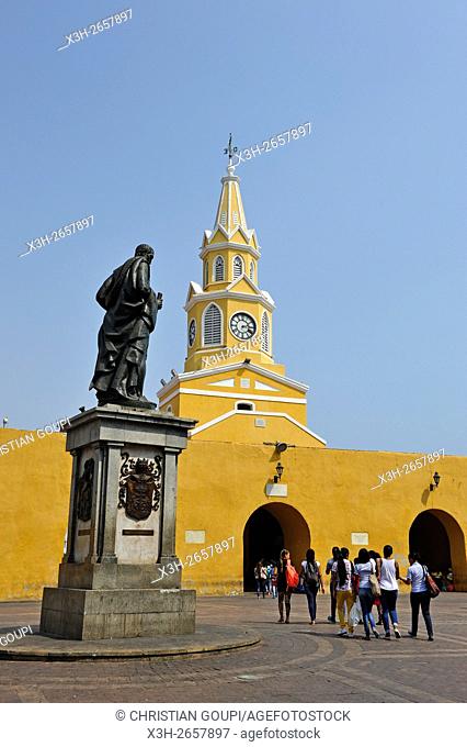 statue of Pedro de Heredia (1505-1554), Spanish conqueror, founder of the city, and the Tower Clock in the background, Plaza de los Coches