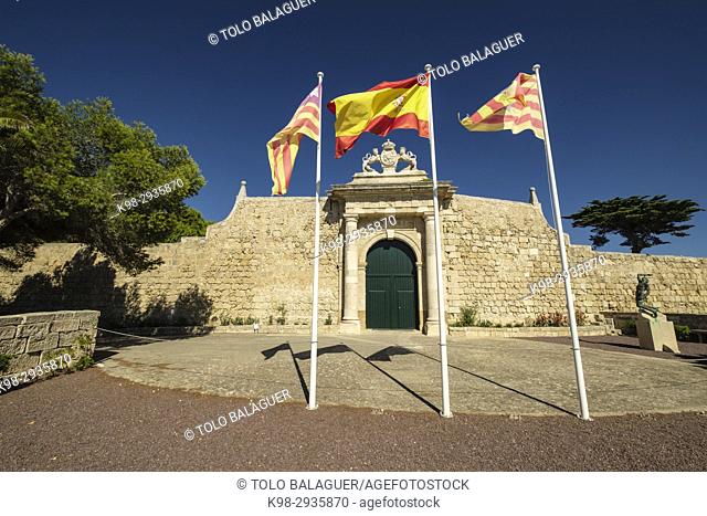 Puerta de los Leones, Entrada Principal de la isla del Lazareto, old military hospital, Illa del Llatzeret, interior del puerto de Mahón, Minorca