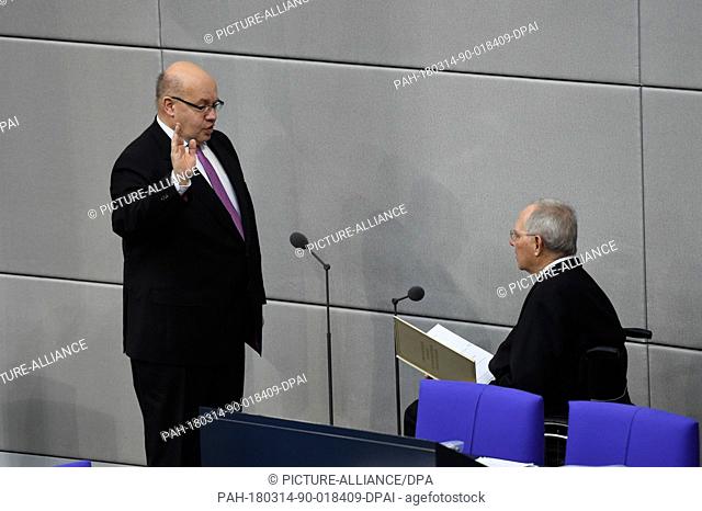 14 March 2018, Germany, Berlin: Peter Altmaier (CDU), German minister for economy and energy, is sworn in in front of Bundestag President Wolfgang Schaeuble (R