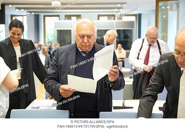 13 June 2018, Duesseldorf, Germany: Former Carlsberg Germany chairman Wolfgang Burgard looks through his papers at the higher regional court
