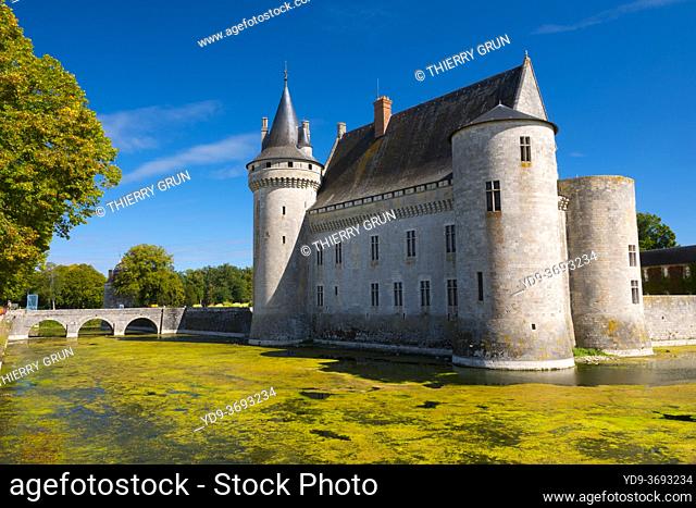 France, Loiret (45), Sully-sur-Loire, castle, part called ""the Donjon"" with 4 towers, the moats are invaded by green algae generated by low Loire river level...