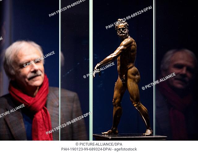 23 January 2019, Saxony, Freiberg: Peter Plieninger, great-grandson of the first buyer of the bronze statuette of Mars, the god of war