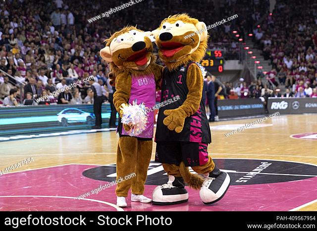 The Telekom Baskets mascots: Bonnita and Bonni, arm in arm, on the pitch. Final score 95:78, basketball 1.Bundesliga/Telekom Baskets Bonn-NINERS Chemnitz/BON vs...