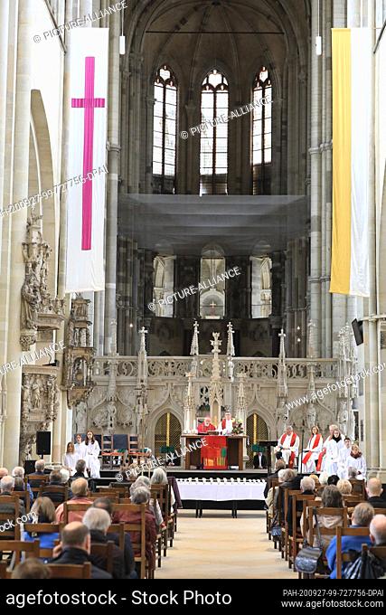 27 September 2020, Saxony-Anhalt, Magdeburg: The faithful and guests are seated in a festive service on the occasion of the 500th anniversary of the completion...