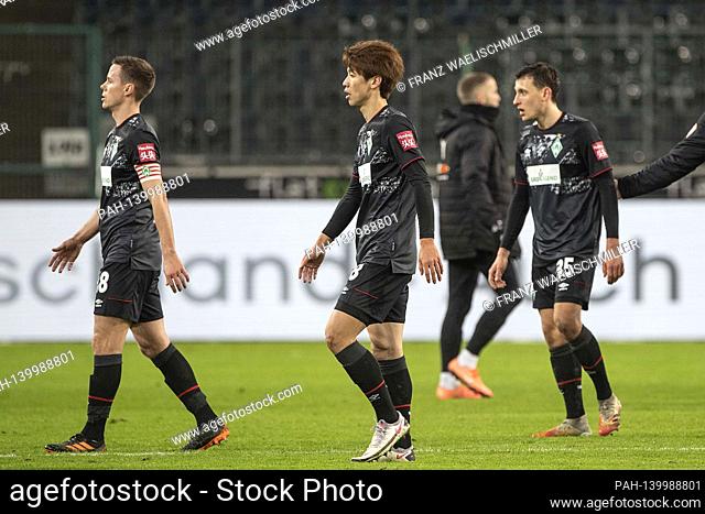 Niklas MOISANDER (HB), Yuya OSAKO (HB) and Maximilian EGGESTEIN (HB) (from left) leave the pitch disappointed after the final whistle ;; Soccer 1