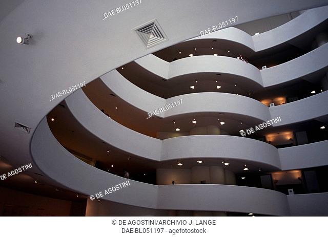 The spiral ramp inside the Guggenheim Museum, 1934, architect Frank Lloyd Wright (1867-1959). United States of America, 20th century