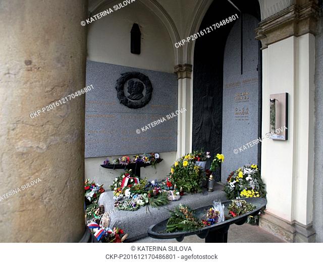 People lit candles next to the family tomb of former Czech President Vaclav Havel at the Vinohrady Cemetery in Prague, on Tuesday, December 17, 2016