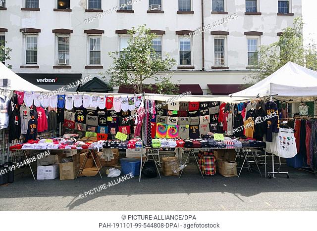 08 September 2019, US, New York: A souvenir stall with shirts in Chelsea in New York's Manhattan district. The area consists mainly of a mixture of apartment...