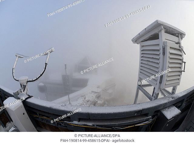 14 August 2019, Bavaria, Zugspitze: Technical equipment is used on the tower of the weather station of the Zugspitze. Photo: Felix Hörhager/dpa