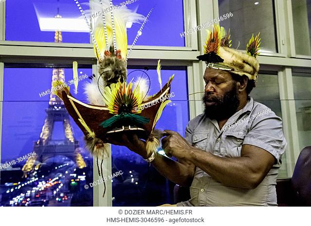 France, Paris, Palais de Chaillot, Musée de l'Homme, the Papuan chief Mundiya Kepanga with the body decoration that he left at the museum