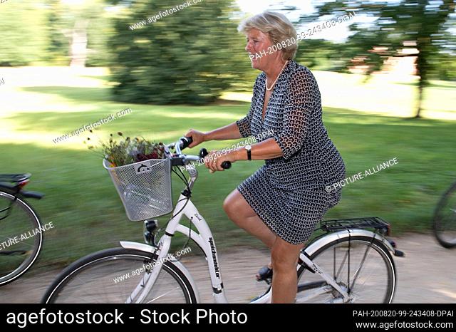 20 August 2020, Saxony, Bad Muskau: Monika Grütters (CDU), Minister of State for Culture, is cycling through the Fürst-Pückler-Park