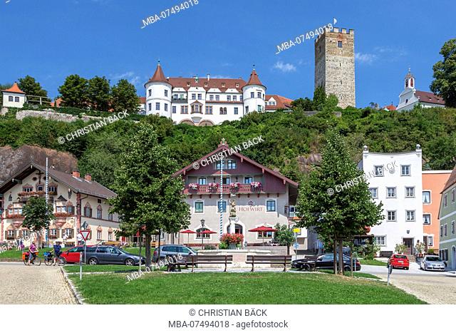 Market Square with Neubeuern Castle, Chiemgau, Upper Bavaria, Bavaria, Southern Germany, Germany, Europe