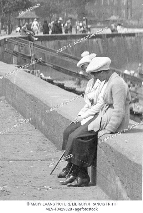 Minehead, Women Sitting 1919