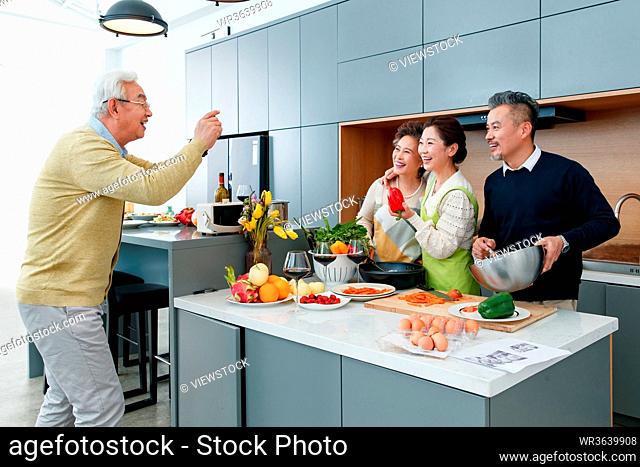 Cooking photography in the elderly
