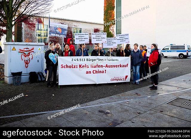 26 October 2022, Berlin: During the cabinet meeting, a group protests in front of the Federal Chancellery against Chinese involvement in a container terminal in...