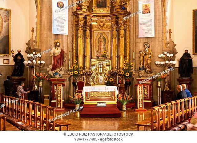 America. Mexico. Mexico DF. The Pocito Chapel, designed by Francisco Guerrero y Torres. Main altar
