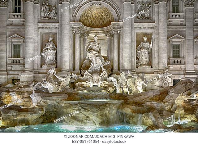 Ansicht des Trevi-Brunnens in der Altstadt von Rom