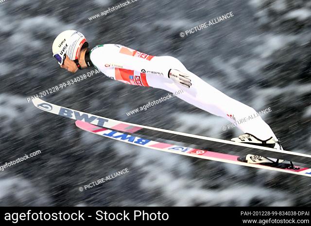28 December 2020, Bavaria, Oberstdorf: Nordic Skiing / Ski Jumping: World Cup, Four Hills Tournament, large hill, men, qualification
