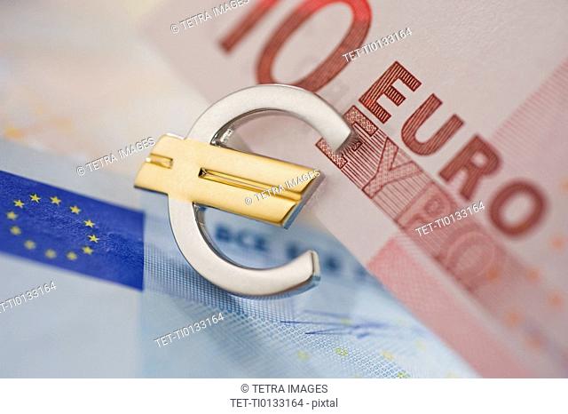 Euro notes and euro symbol