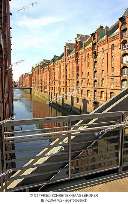 Fleet with buildings in the Speicherstadt, the historic warehouse district, Hanseatic City of Hamburg, Germany, Europe