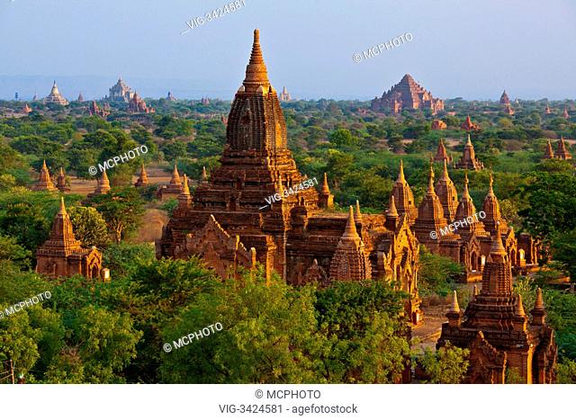 View of the THAMUTI and DHAMMAYANGYI TEMPLES from the DHAMMAYAZIKA PAGODA - BAGAN, MYANMAR - 13/05/2012