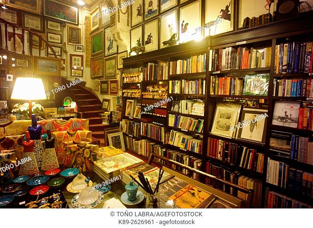 Seas bookstore (Denizler kitabevi). Istiklal. Istanbul. Turkye