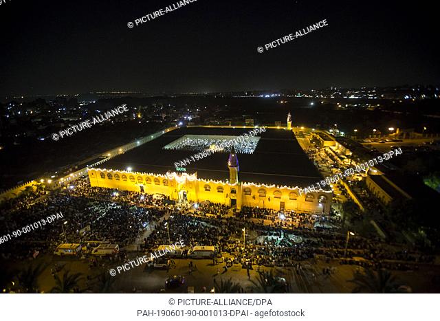 31 May 2019, Egypt, Cairo: A general view of Amr ibn al-As mosque during night prayers on the occasion of 'Laylat al-Qadr' or the Night of Decree