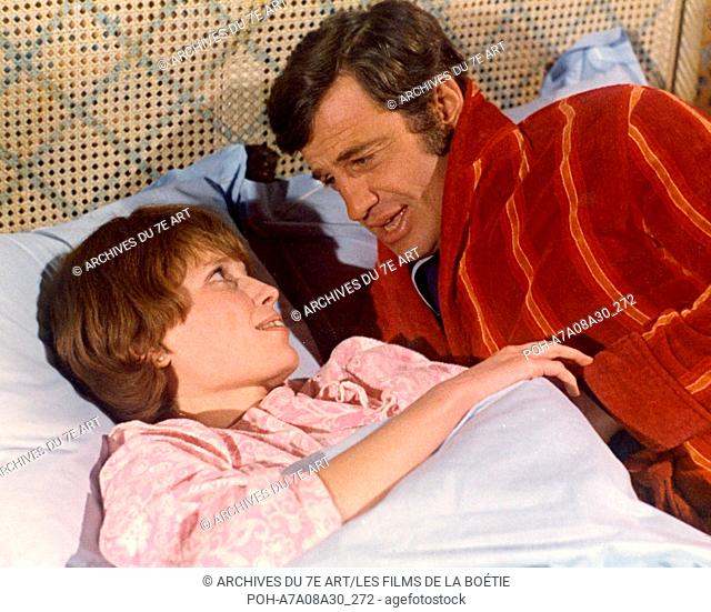 Docteur Popaul Year: 1972 - France Jean-Paul Belmondo, Mia Farrow  Director Claude Chabrol Photo: Roger Corbeau. It is forbidden to reproduce the photograph out...